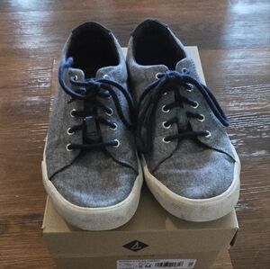 Sperry Gray Sneakers with White Sole and Low-Top Design